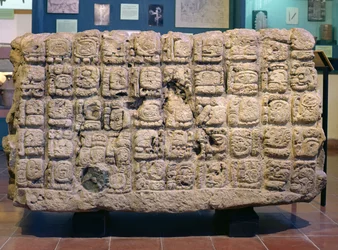 Rückseite des Altars U aus Copan, Spätklassische Periode (795 n. Chr.)